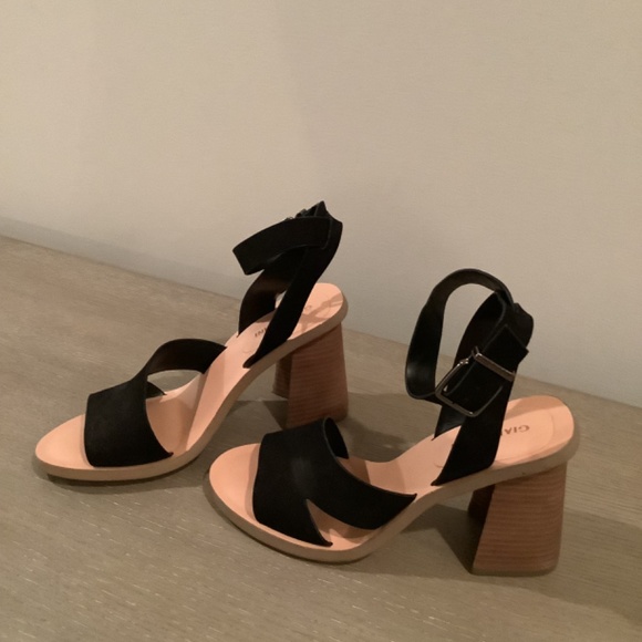 Gianni Bini ankle strap sandal with wooden heel - Picture 11 of 16